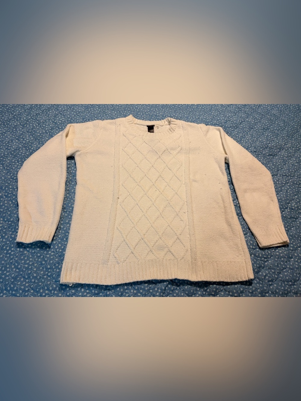 Beautiful women’s white Motion sweater.